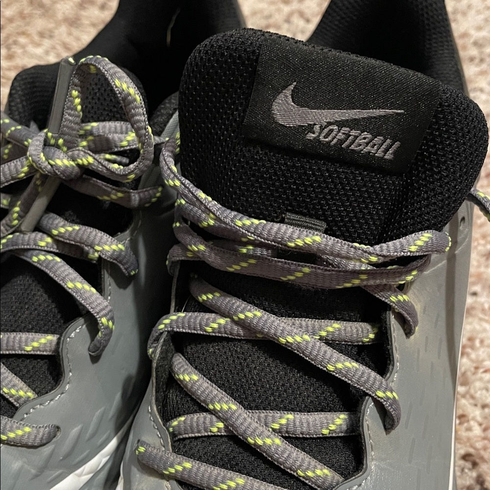 Nike Hyper Diamond 4 Softball Cleats Womens 8 gray & White Fastflex - Picture 3 of 10